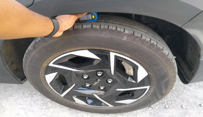 2025 KIA SONET HTK (O) 1.5 Diesel MT, Diesel, Manual, 4,676 km, tyre