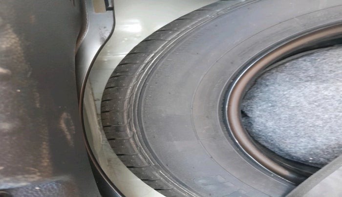 2025 KIA SONET HTK (O) 1.5 Diesel MT, Diesel, Manual, 4,676 km, tyre