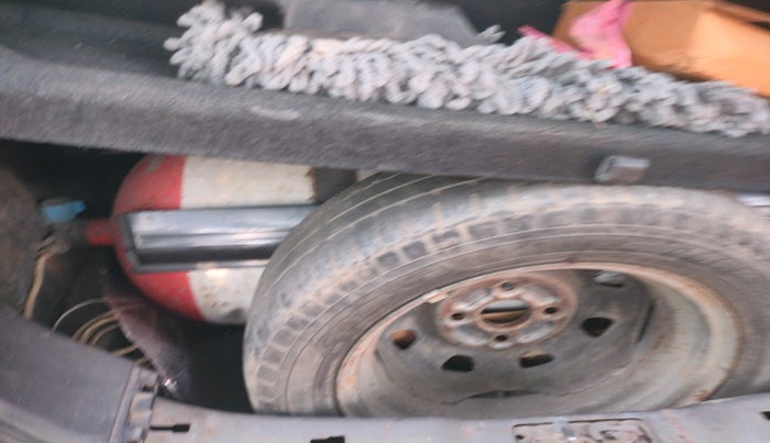 2016 Maruti Wagon R 1.0 VXI, CNG, Manual, 66,674 km, tyre