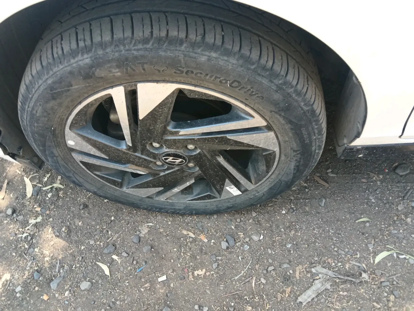 2023 Hyundai NEW I20 ASTA (O) 1.2 MT, Petrol, Manual, 13,675 km, tyre