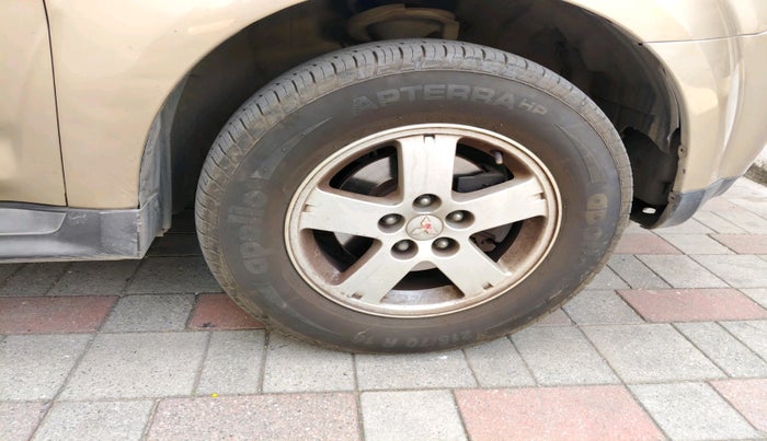 2009 Mitsubishi Outlander 2.4 MIVEC, Petrol, Automatic, 81,375 km, tyre