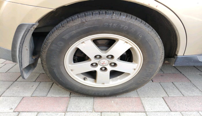 2009 Mitsubishi Outlander 2.4 MIVEC, Petrol, Automatic, 81,375 km, tyre