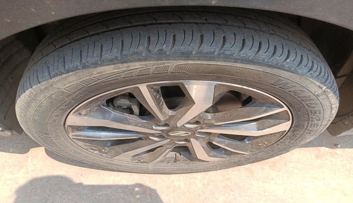 2021 Mahindra XUV300 W8 (O) 1.5 DIESEL, Diesel, Manual, 24,762 km, tyre