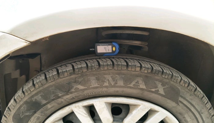 2009 Maruti Swift VXI 1.3, Petrol, Manual, 1,05,590 km, tyre