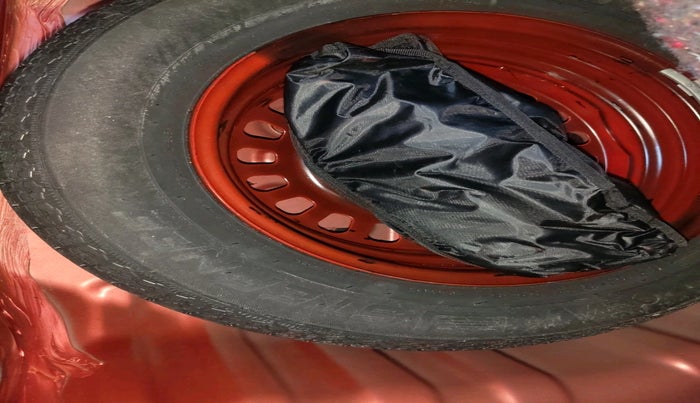 2022 Renault Kiger RXZ AMT DUAL TONE, Petrol, Automatic, 42,417 km, tyre