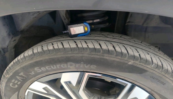 2022 Renault Kiger RXZ AMT DUAL TONE, Petrol, Automatic, 42,417 km, tyre