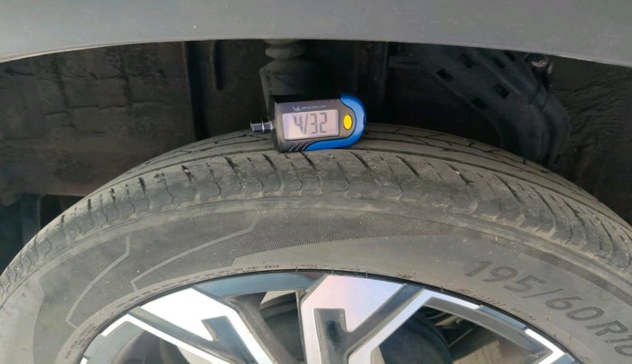 2022 Renault Kiger RXZ AMT DUAL TONE, Petrol, Automatic, 42,417 km, tyre