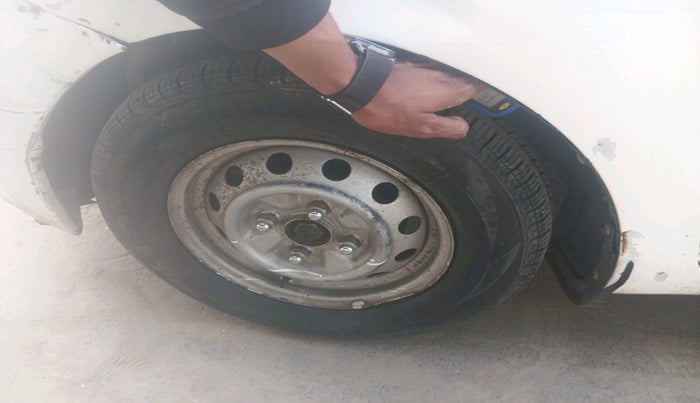 2014 Hyundai Eon ERA + LPG, Petrol, Manual, 79,596 km, tyre