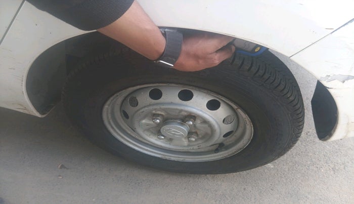 2014 Hyundai Eon ERA + LPG, Petrol, Manual, 79,596 km, tyre