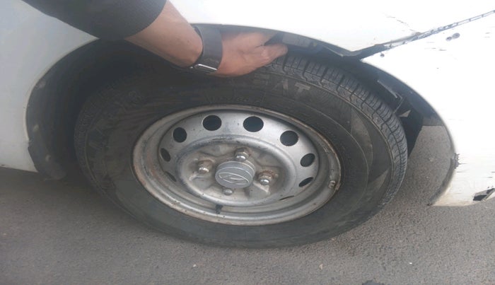 2014 Hyundai Eon ERA + LPG, Petrol, Manual, 79,596 km, tyre