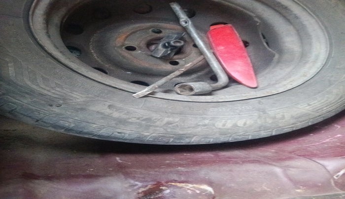 2014 Hyundai i10 MAGNA 1.1, Petrol, Manual, 68,558 km, tyre