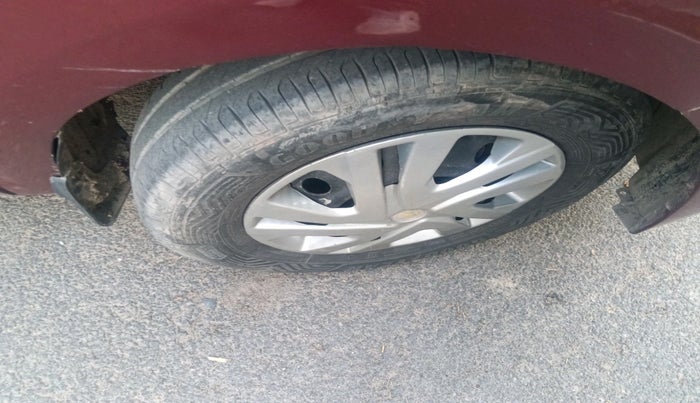 2014 Hyundai i10 MAGNA 1.1, Petrol, Manual, 68,558 km, tyre