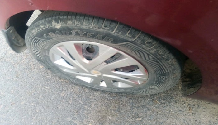 2014 Hyundai i10 MAGNA 1.1, Petrol, Manual, 68,558 km, tyre