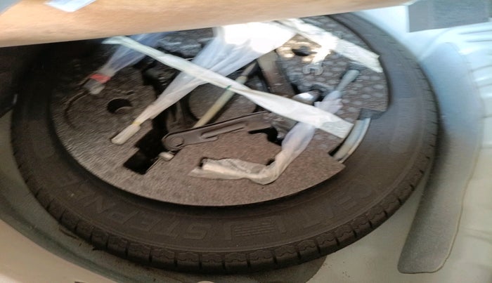 2024 Mahindra XUV400 EL Pro 39.4 KWH, Electric, Automatic, 29,873 km, tyre