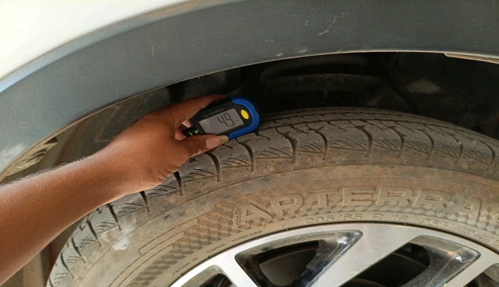 2024 Mahindra XUV400 EL Pro 39.4 KWH, Electric, Automatic, 29,873 km, tyre