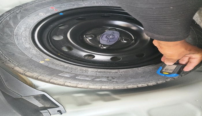 2022 Maruti Swift VXI, Petrol, Manual, 22,715 km, tyre