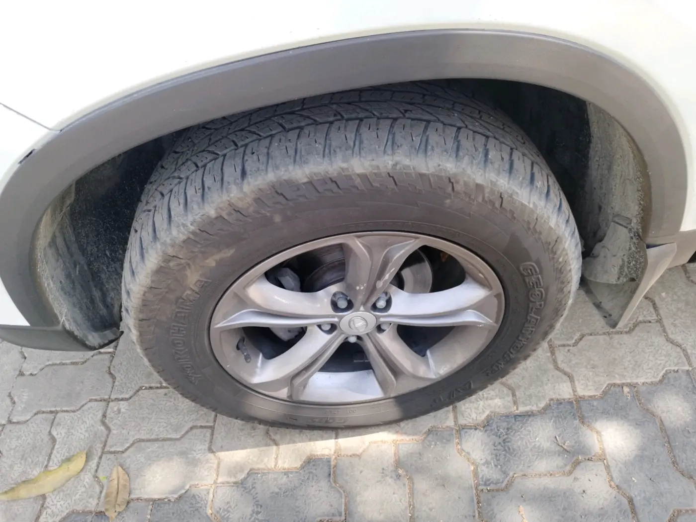 2020 Tata Harrier XT 2.0L KRYOTEC, Diesel, Manual, 80,000 km, tyre