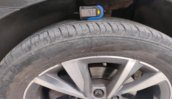 2022 Skoda SLAVIA STYLE 1.0L TSI MT, Petrol, Manual, 51,820 km, tyre