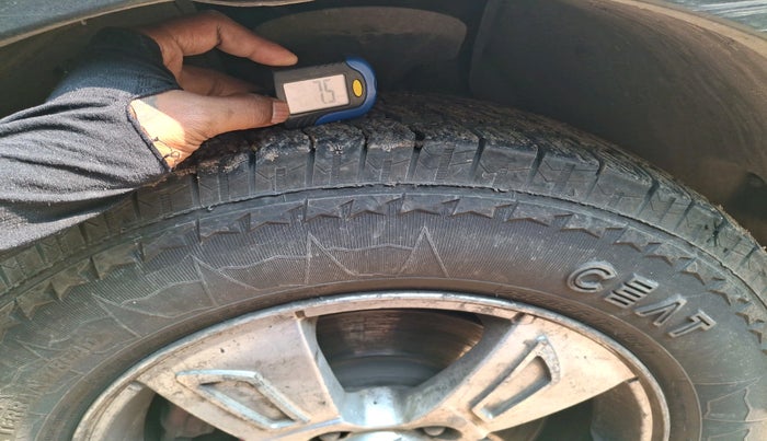 2012 Mahindra XUV500 W8, Diesel, Manual, 2,37,374 km, tyre