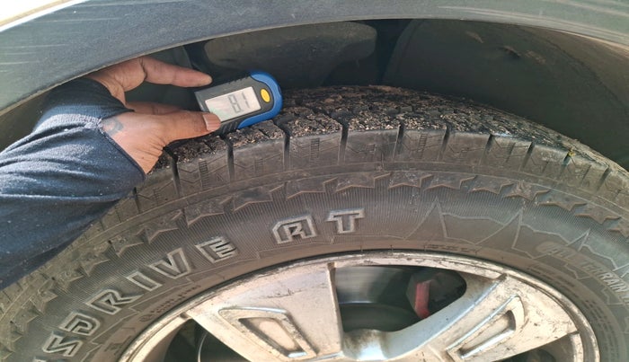 2012 Mahindra XUV500 W8, Diesel, Manual, 2,37,374 km, tyre