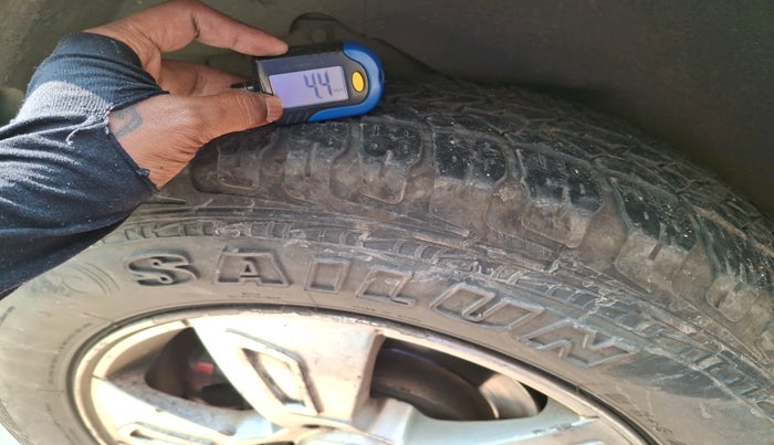 2012 Mahindra XUV500 W8, Diesel, Manual, 2,37,374 km, tyre