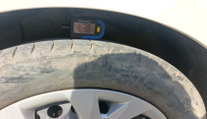 2013 Hyundai Grand i10 MAGNA 1.1 CRDI, Diesel, Manual, 1,11,952 km, tyre