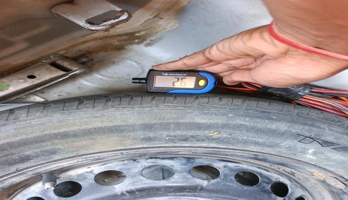 2013 Hyundai Grand i10 MAGNA 1.1 CRDI, Diesel, Manual, 1,11,952 km, tyre