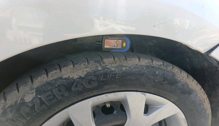 2013 Hyundai Grand i10 MAGNA 1.1 CRDI, Diesel, Manual, 1,11,952 km, tyre