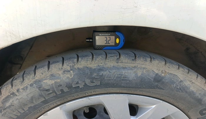 2013 Hyundai Grand i10 MAGNA 1.1 CRDI, Diesel, Manual, 1,11,952 km, tyre