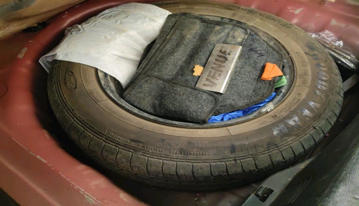 2021 Hyundai VENUE SX 1.0 TURBO, Petrol, Manual, 81,156 km, tyre