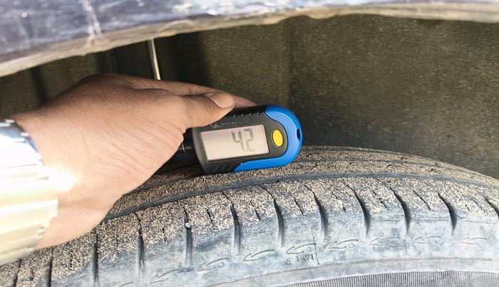 2016 Maruti Swift VXI, Petrol, Manual, 72,053 km, tyre