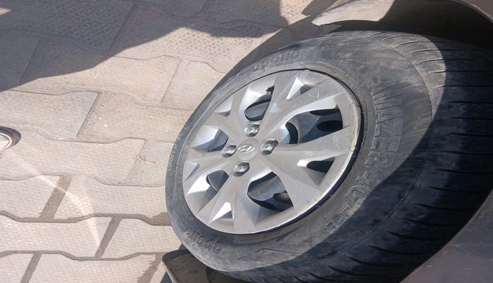 2014 Hyundai Grand i10 SPORTZ 1.2 KAPPA VTVT, Petrol, Manual, 63,050 km, tyre