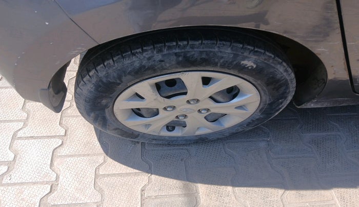 2014 Hyundai Grand i10 SPORTZ 1.2 KAPPA VTVT, Petrol, Manual, 63,050 km, tyre