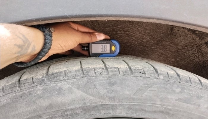 2015 Audi Q7 45 TDI TECHNOLOGY PLUS SUNROOF, Diesel, Automatic, 1,52,934 km, tyre