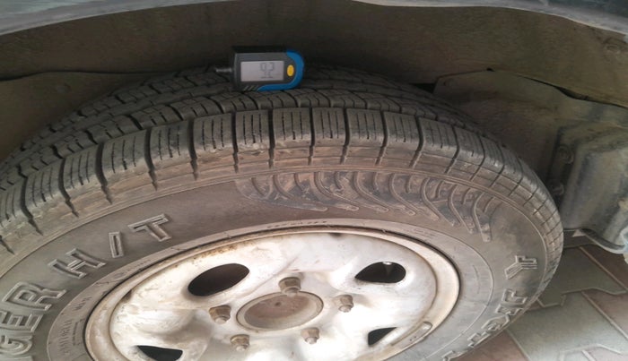 2005 Mahindra Scorpio 2.6 DX CRDE, Diesel, Manual, 3,71,525 km, tyre