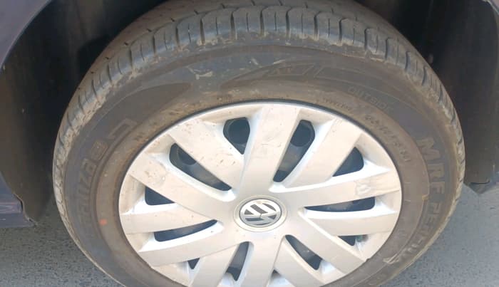 2015 Volkswagen Polo COMFORTLINE 1.5L, Diesel, Manual, 1,31,102 km, tyre