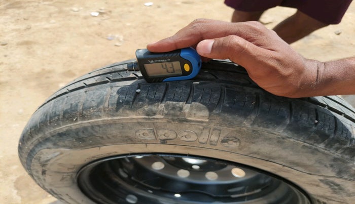 2020 Maruti Swift LXI, Petrol, Manual, 37,658 km, tyre