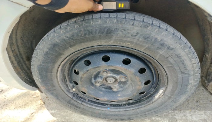 2017 Maruti Dzire VDI, Diesel, Manual, 1,78,345 km, tyre