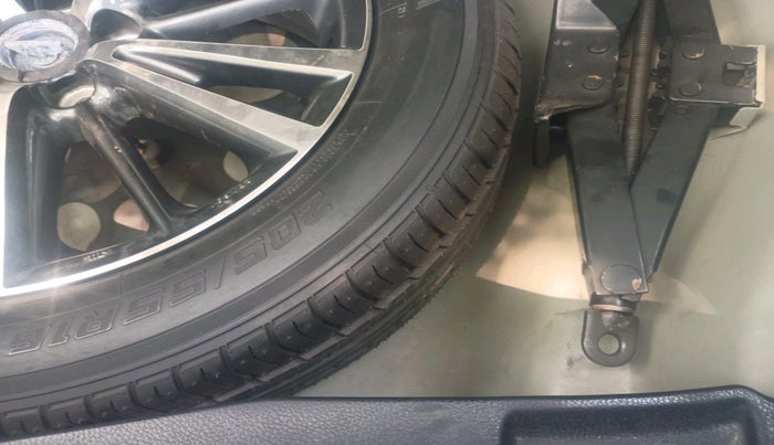 2017 Toyota Corolla Altis VL CVT PETROL, Petrol, Automatic, 75,419 km, tyre