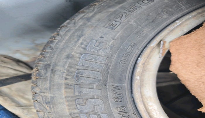 2012 Hyundai Verna FLUIDIC 1.6 CRDI SX OPT, Diesel, Manual, 1,67,555 km, tyre