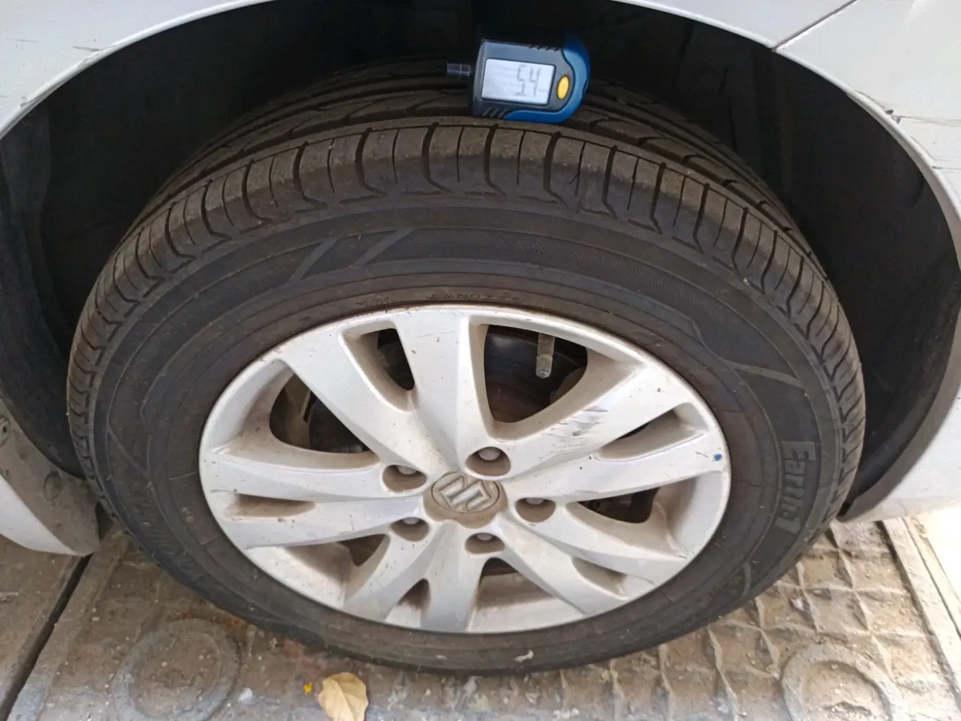 2016 Maruti Ertiga ZXI+, Petrol, Manual, 39,575 km, tyre