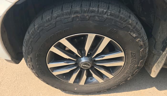 2018 ISUZU MU-X 4x2 AT, Diesel, Automatic, 1,26,675 km, tyre