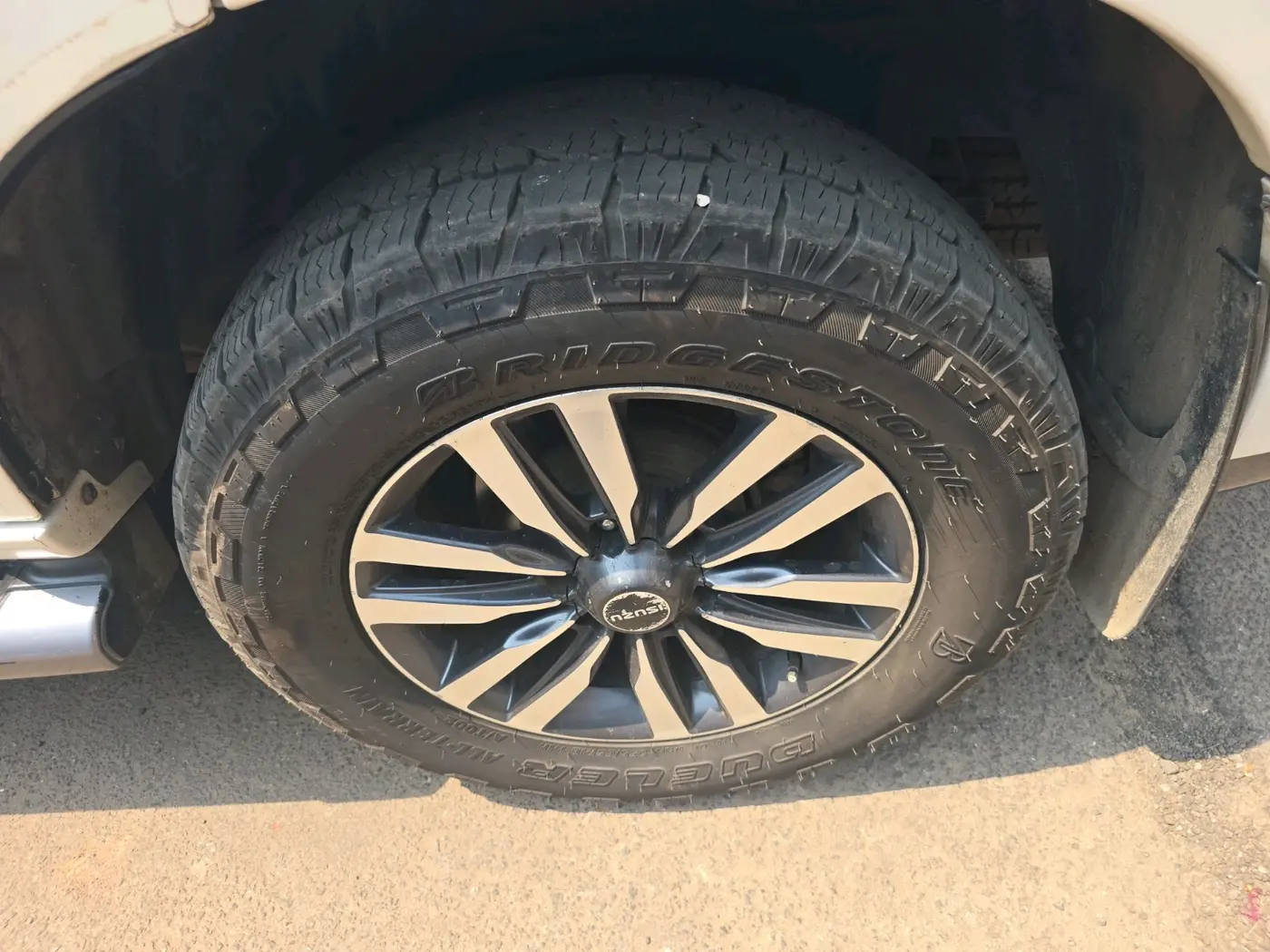 2018 ISUZU MU-X 4x2 AT, Diesel, Automatic, 1,29,500 km, tyre