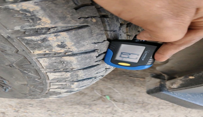 2023 Mahindra Thar LX D AT 4WD HT, Diesel, Automatic, 28,429 km, tyre