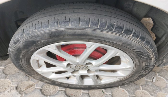 2013 Maruti Swift Dzire LXI, Petrol, Manual, 78,195 km, tyre