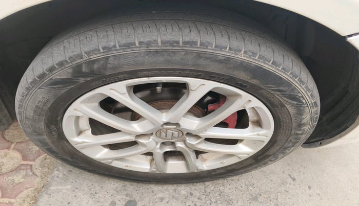 2013 Maruti Swift Dzire LXI, Petrol, Manual, 78,195 km, tyre