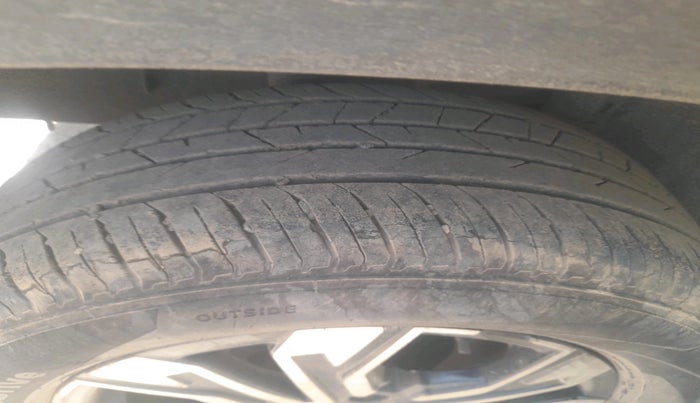 2022 Renault Kiger RXZ AMT, Petrol, Automatic, 34,937 km, tyre