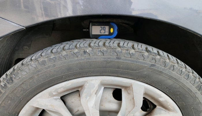 2018 Hyundai Eon ERA +, Petrol, Manual, 49,961 km, tyre