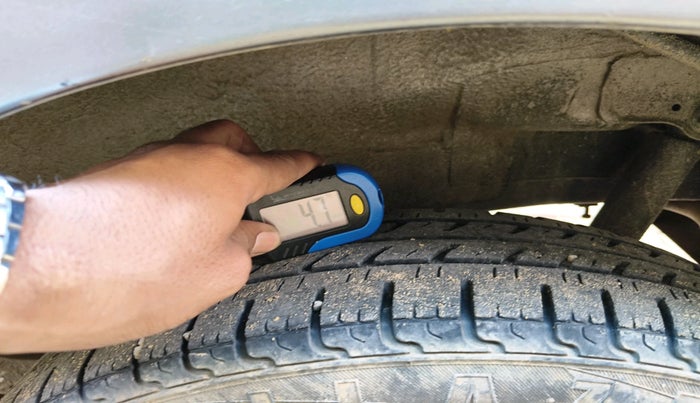 2015 Maruti Wagon R 1.0 VXI, Petrol, Manual, 1,30,542 km, tyre