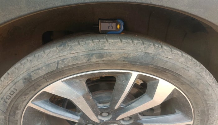 2019 Mahindra XUV300 W8 (O) 1.2 PETROL, CNG, Manual, 1,77,838 km, tyre